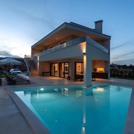 Luxurioese Villa Perla Mit Pool Und Jacuzzi Poreč Zewnętrze zdjęcie