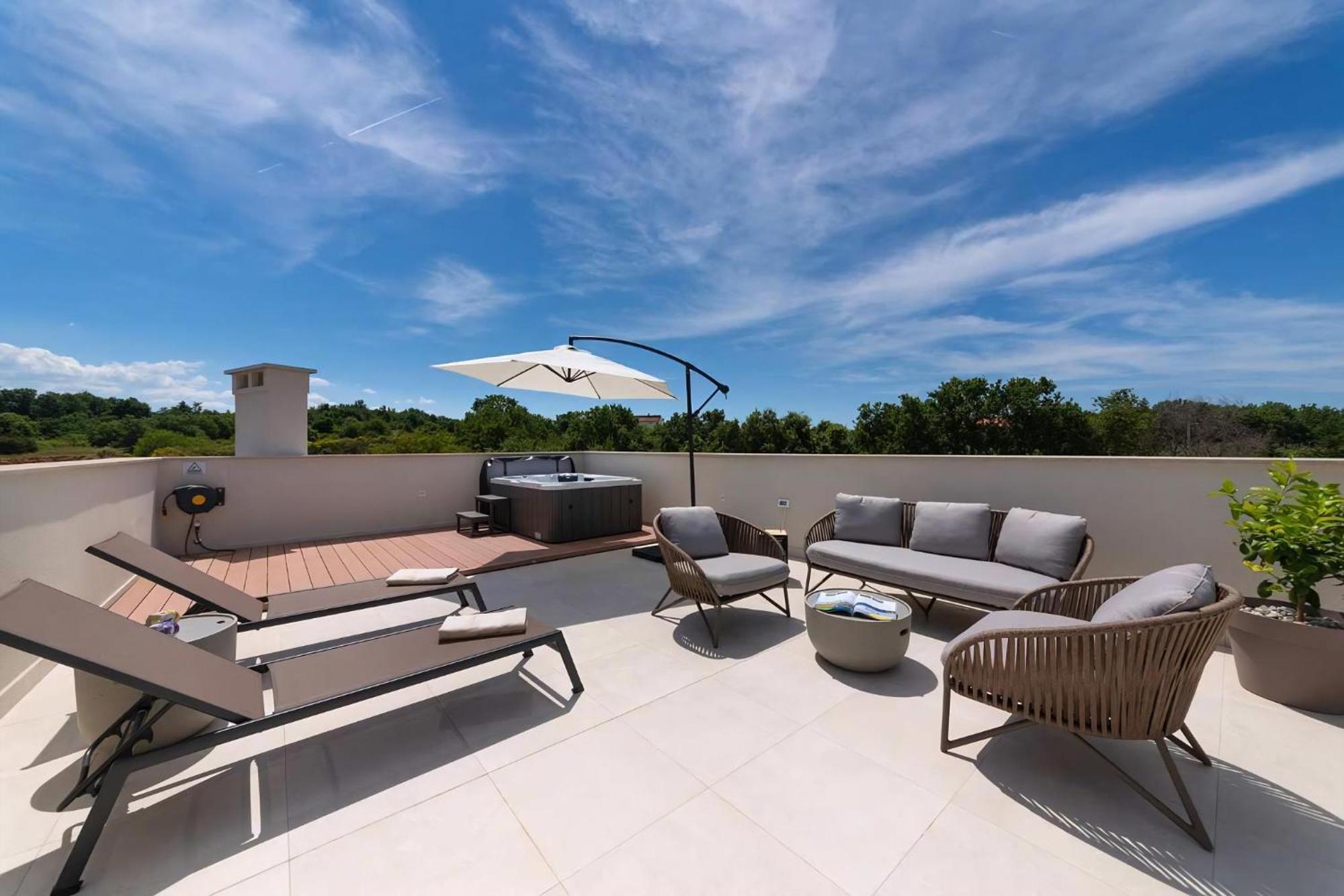 Luxurioese Villa Perla Mit Pool Und Jacuzzi Poreč Zewnętrze zdjęcie