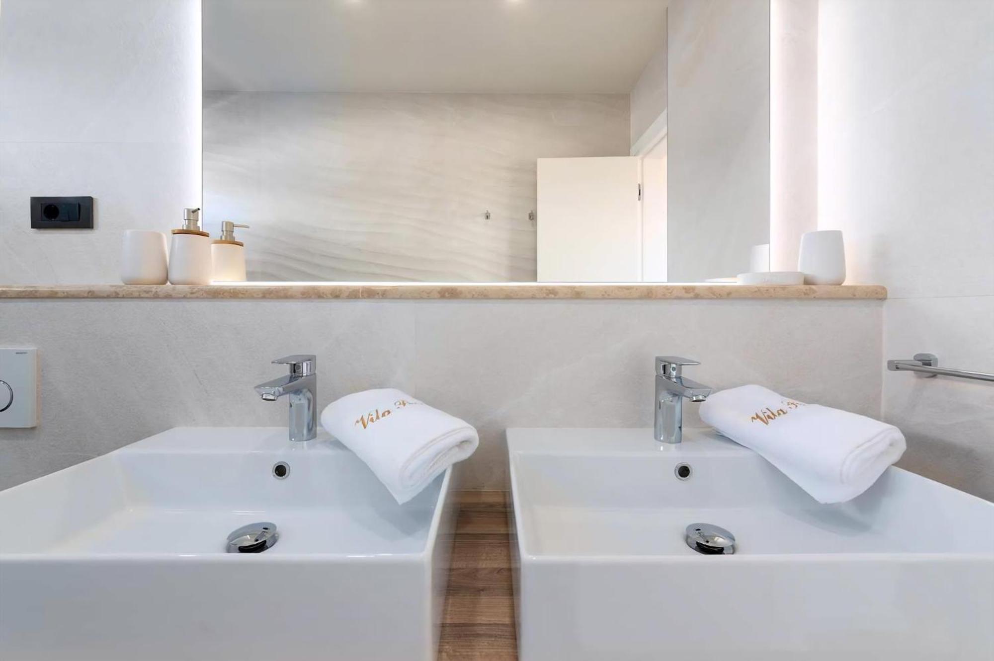Luxurioese Villa Perla Mit Pool Und Jacuzzi Poreč Zewnętrze zdjęcie