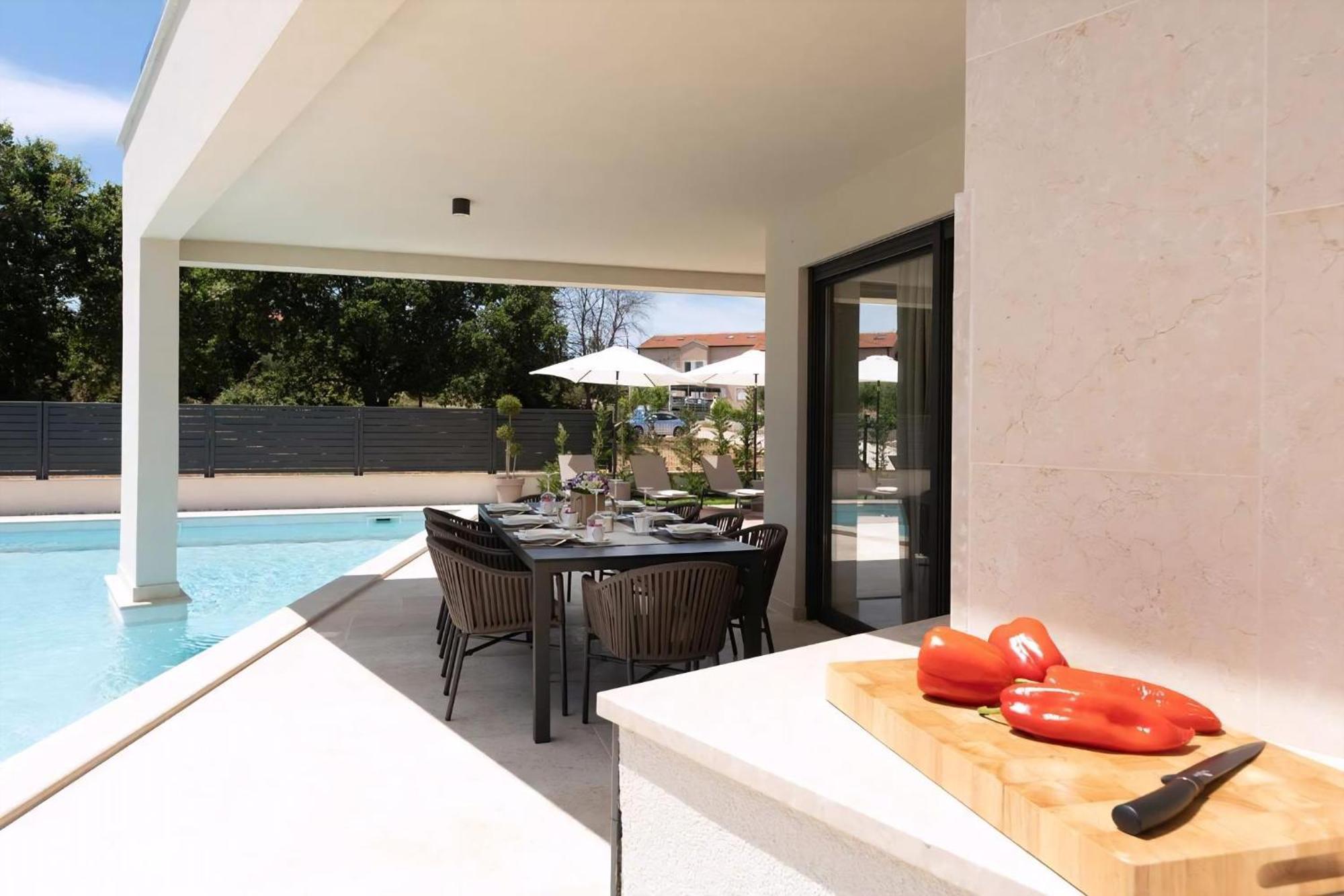 Luxurioese Villa Perla Mit Pool Und Jacuzzi Poreč Zewnętrze zdjęcie