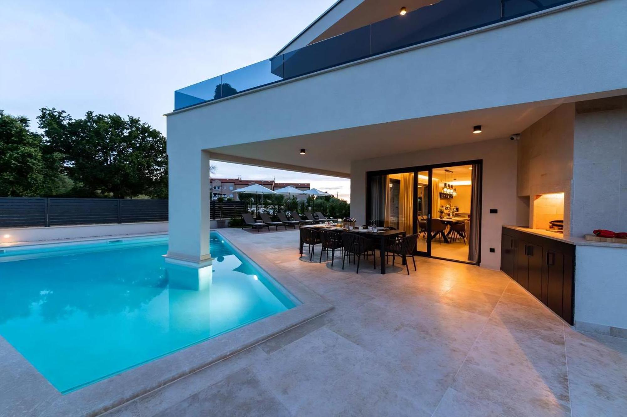 Luxurioese Villa Perla Mit Pool Und Jacuzzi Poreč Zewnętrze zdjęcie